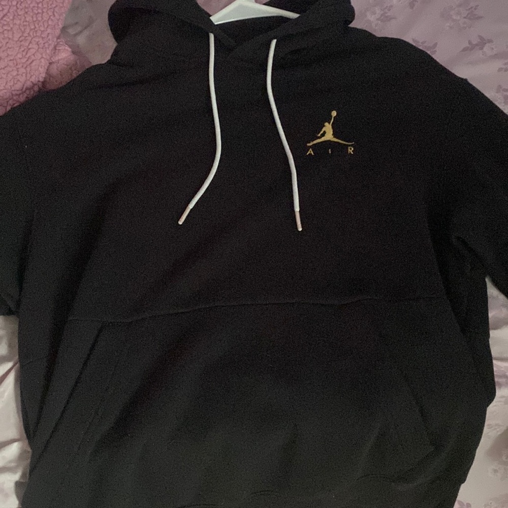 New Men’s Air Jordan sweater size small.